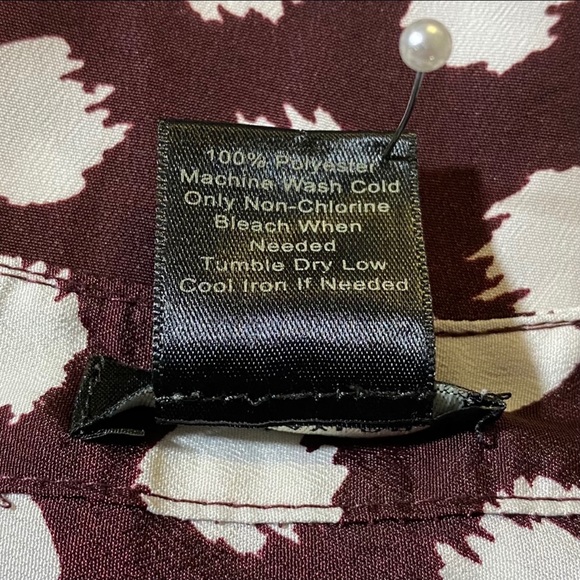 ANN TAYLOR  Womens Small Long or 3/4 Sleeve Buttoned Blouse Burgundy - Picture 6 of 6